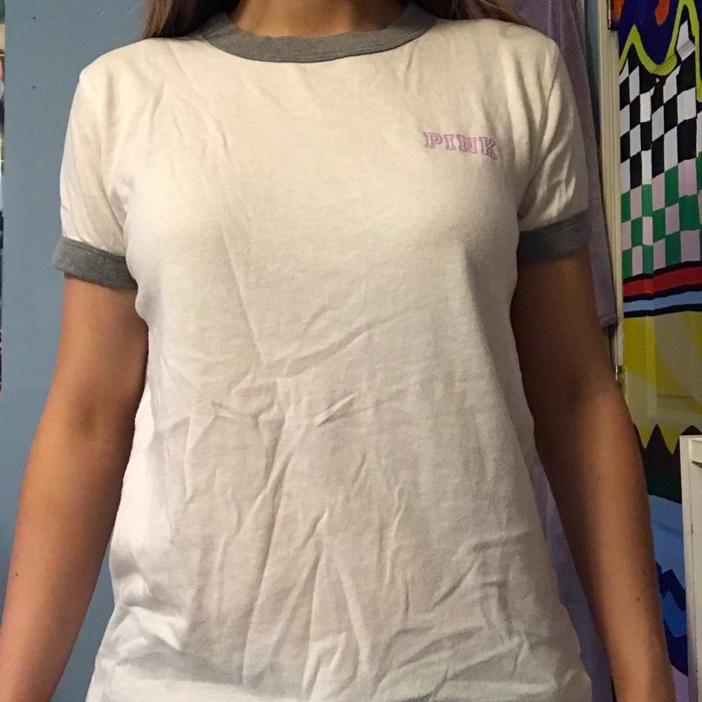 pink t shirt